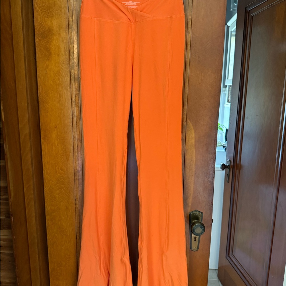 Wolven Vibrant Orange flare leggings